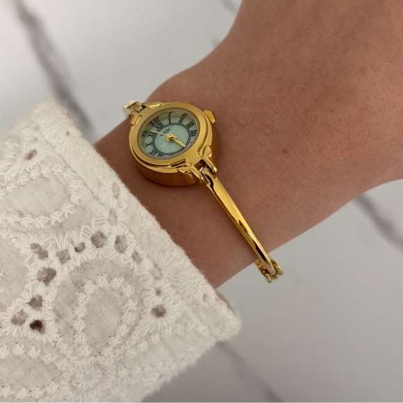 Tiny Retro Gold Vintage Inspired Women Round Y2K Bracelet Watch Stainless steel - Picture 3 of 6